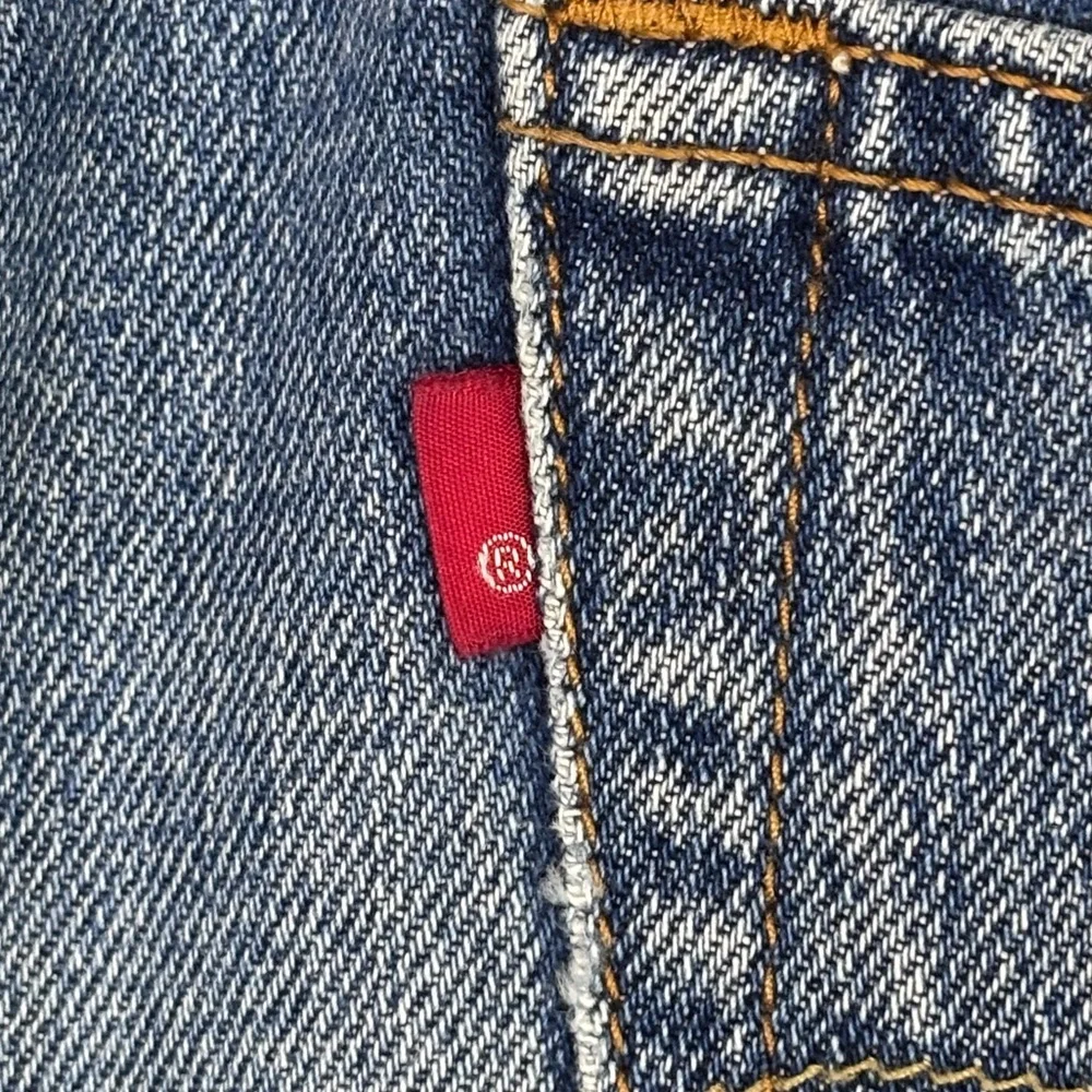 Levi’s 550 Relaxed Fit Jeans Light Wash Vintage Y2K Raw Hem W30 L30